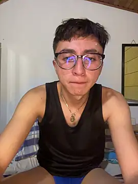 Snapshot of CamiRojas_boy chatting on 06-14-26, 03:30 CamiRojas boy online show from 06-14-26, 03:30
