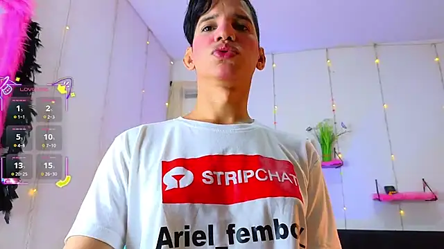 Ariel Femboy  online show from 09-19-25, 04:47