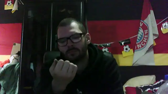 Snapshot of Die-geile-Sau chatting on 11-11-25, 01:22 Die-geile-Sau online show from 11-11-25, 01:22