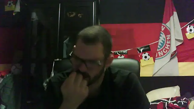 Snapshot of Die-geile-Sau chatting on 11-12-25, 09:36 Die-geile-Sau online show from 11-12-25, 09:36