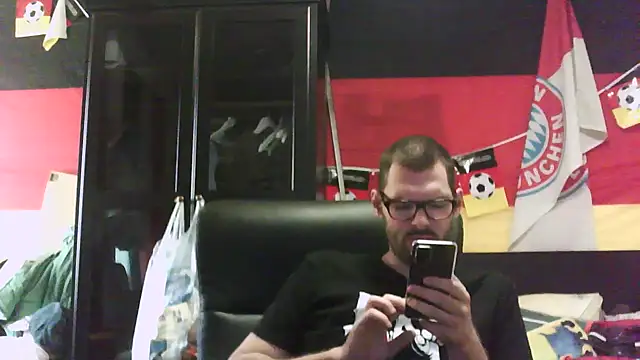 Snapshot of Die-geile-Sau chatting on 11-19-25, 01:11 Die-geile-Sau online show from 11-19-25, 01:11