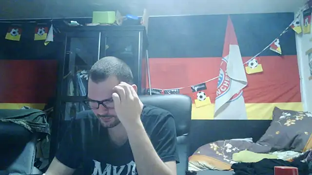 Snapshot of Die-geile-Sau chatting on 01-12-26, 09:20 Die-geile-Sau online show from 01-12-26, 09:20