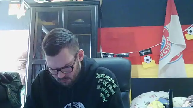 Snapshot of Die-geile-Sau chatting on 03-19-26, 12:53 Die-geile-Sau online show from 03-19-26, 12:53