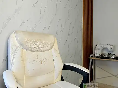 Snapshot of aleja_belle chatting on 05-03-26, 01:11 aleja belle online show from 05-03-26, 01:11
