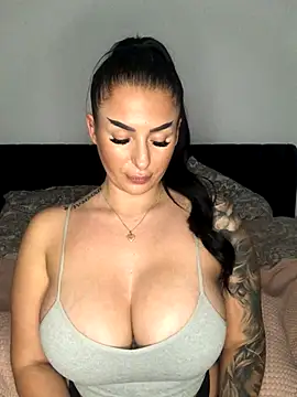 Snapshot of Mia-Bremer chatting on 12-20-25, 08:16 Mia-Bremer online show from 12-20-25, 08:16