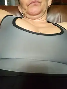 Snapshot of SeductionSilera chatting on 10-03-25, 08:22 SeductionSilera online show from 10-03-25, 08:22