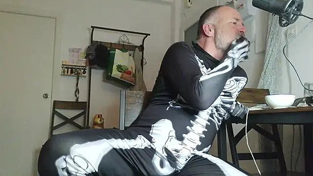 DaddybearVLC online show from 10-31-25, 09:05