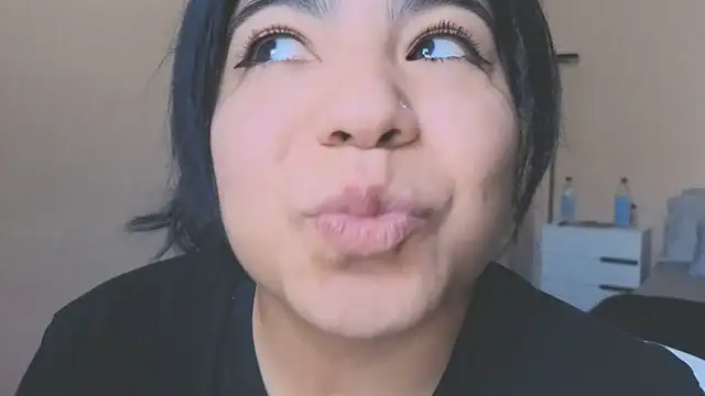 kimmiakiss22 online show from 03-20-25, 07:46