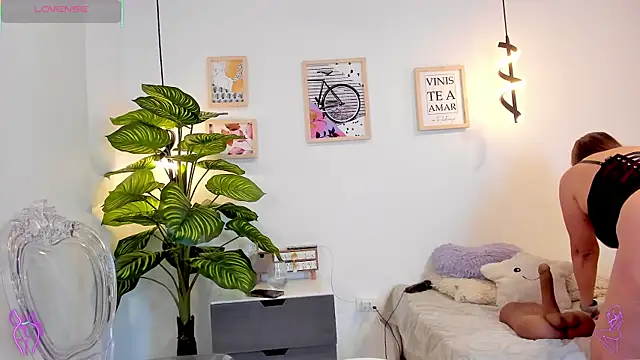 Rachel  Lang online show from 11-10-25, 09:47