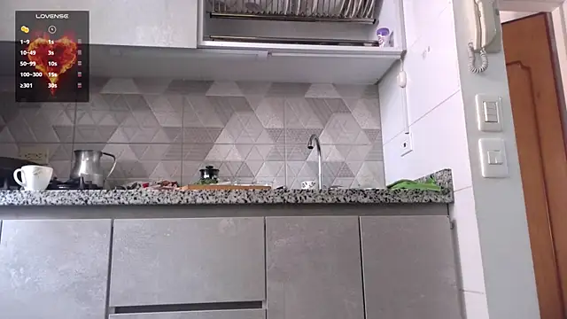 Snapshot of mini_kunis chatting on 12-06-24, 02:17 mini kunis online show from 12-06-24, 02:17