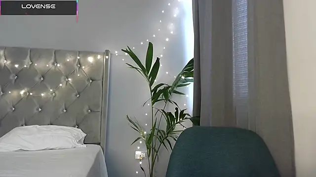 Snapshot of mini_kunis chatting on 11-04-25, 08:52 mini kunis online show from 11-04-25, 08:52