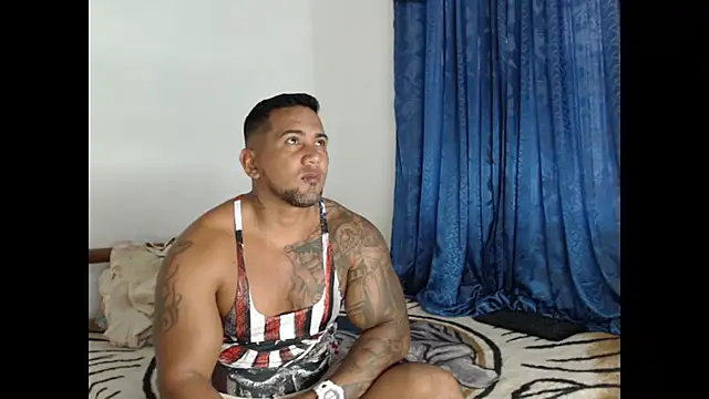 Snapshot of lover_1994 chatting on 01-22-25, 06:20 lover 1994 online show from 01-22-25, 06:20