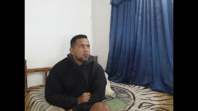 Snapshot of lover_1994 chatting on 09-13-25, 08:14 lover 1994 online show from 09-13-25, 08:14