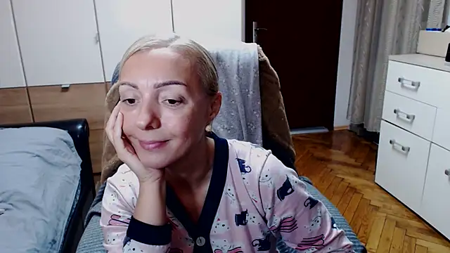 Leona-Exotic online show from 11-18-25, 11:47
