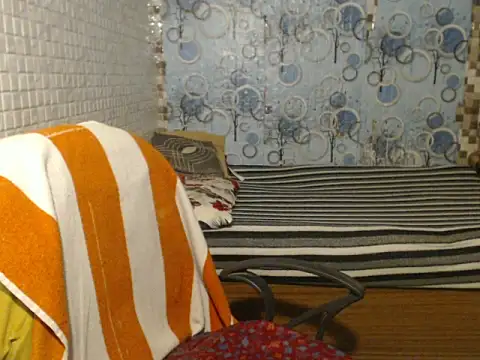 Snapshot of Oh_Maya chatting on 12-14-25, 03:50 Oh Maya online show from 12-14-25, 03:50