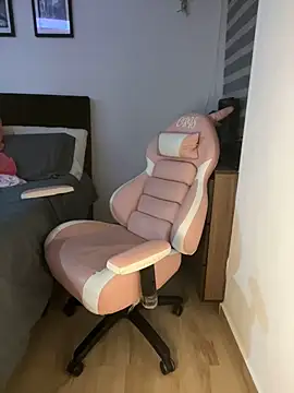 Snapshot of crystal_bunny7 chatting on 12-04-24, 03:26 crystal bunny7 online show from 12-04-24, 03:26