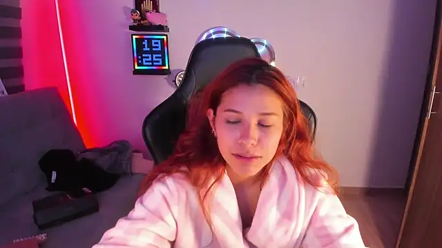 Snapshot of crystal_bunny7 chatting on 10-17-25, 12:25 crystal bunny7 online show from 10-17-25, 12:25