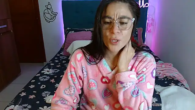 Snapshot of antonella_sweet33 chatting on 01-28-25, 01:29 antonella sweet33 online show from 01-28-25, 01:29