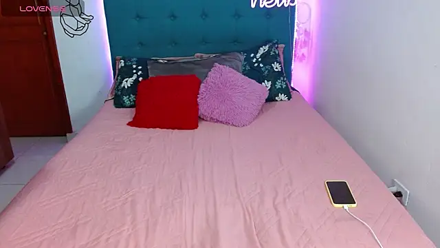 Snapshot of antonella_sweet33 chatting on 02-04-25, 08:38 antonella sweet33 online show from 02-04-25, 08:38