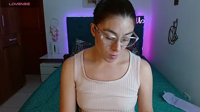 Snapshot of antonella_sweet33 chatting on 03-22-25, 11:42 antonella sweet33 online show from 03-22-25, 11:42