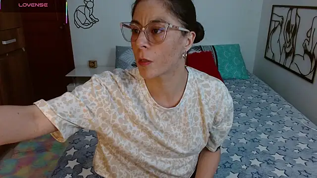 Snapshot of antonella_sweet33 chatting on 11-21-25, 09:35 antonella sweet33 online show from 11-21-25, 09:35