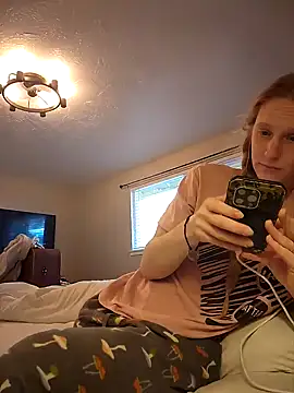 Snapshot of GoldenFlameGoddess chatting on 02-12-25, 12:05 GoldenFlameGoddess online show from 02-12-25, 12:05