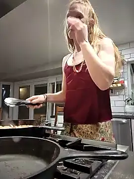 Snapshot of GoldenFlameGoddess chatting on 02-15-25, 02:04 GoldenFlameGoddess online show from 02-15-25, 02:04
