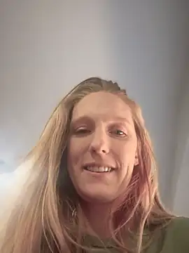 Snapshot of GoldenFlameGoddess chatting on 02-20-25, 10:26 GoldenFlameGoddess online show from 02-20-25, 10:26