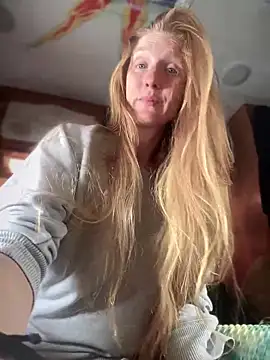 Snapshot of GoldenFlameGoddess chatting on 03-05-25, 09:48 GoldenFlameGoddess online show from 03-05-25, 09:48
