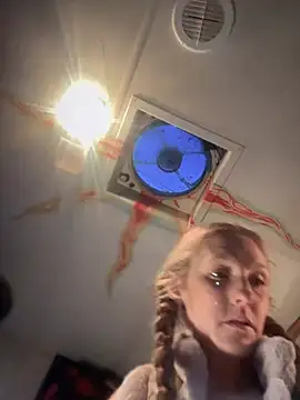 Snapshot of GoldenFlameGoddess chatting on 03-18-25, 02:15 GoldenFlameGoddess online show from 03-18-25, 02:15
