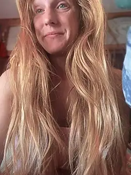 Snapshot of GoldenFlameGoddess chatting on 03-20-25, 03:36 GoldenFlameGoddess online show from 03-20-25, 03:36
