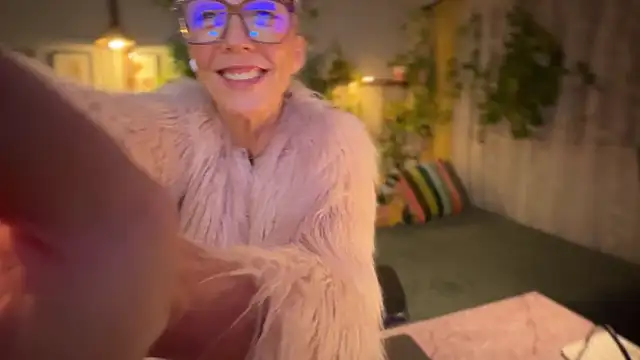 Snapshot of sunniedayz_ chatting on 11-21-25, 01:32 sunniedayz online show from 11-21-25, 01:32