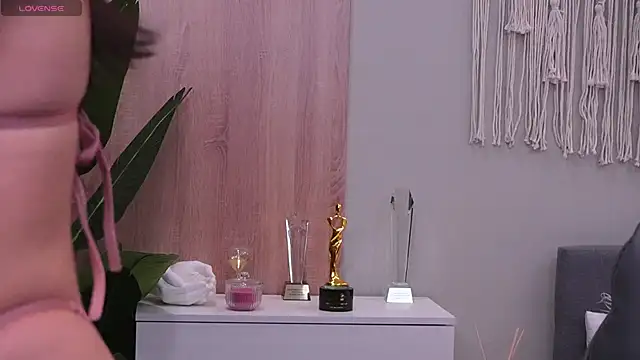 Molly Jons online show from 10-05-25, 01:04