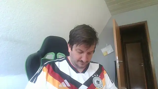 Snapshot of Golffahrer1982 chatting on 06-14-26, 08:49 Golffahrer1982 online show from 06-14-26, 08:49