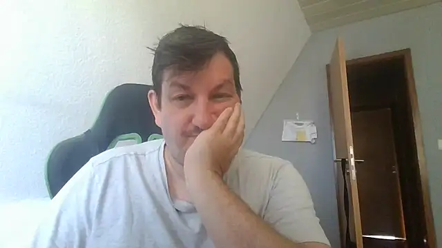 Snapshot of Golffahrer1982 chatting on 08-04-26, 07:33 Golffahrer1982 online show from 08-04-26, 07:33