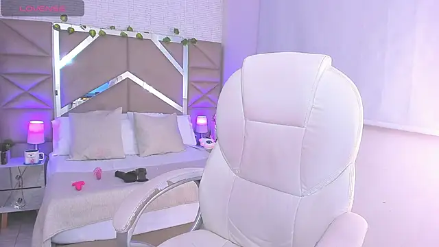 Snapshot of Zoe_Lennoxx chatting on 01-04-25, 02:46 Zoe Lennoxx online show from 01-04-25, 02:46