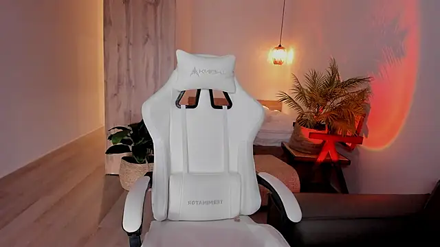 LilyRaisa online show from 03-16-26, 05:24