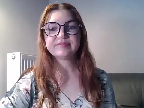 Snapshot of MartinePrettyFeet chatting on 11-19-25, 07:08 MartinePrettyFeet online show from 11-19-25, 07:08