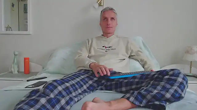 StrongBill online show from 09-20-25, 05:52