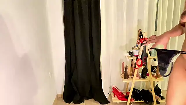 Nisha2708 online show from 12-31-24, 08:23