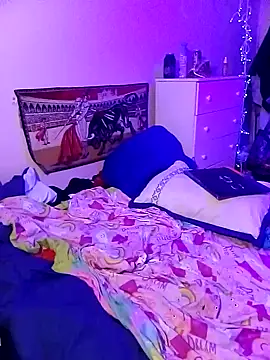 Snapshot of cammyquart chatting on 12-24-24, 07:06 cammyquart online show from 12-24-24, 07:06