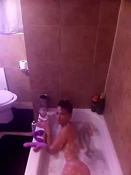 Snapshot of cammyquart chatting on 12-28-24, 09:42 cammyquart online show from 12-28-24, 09:42