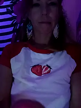 Snapshot of cammyquart chatting on 10-25-25, 03:25 cammyquart online show from 10-25-25, 03:25