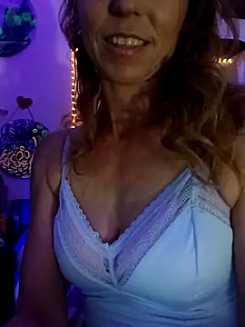 Snapshot of cammyquart chatting on 11-05-25, 02:55 cammyquart online show from 11-05-25, 02:55