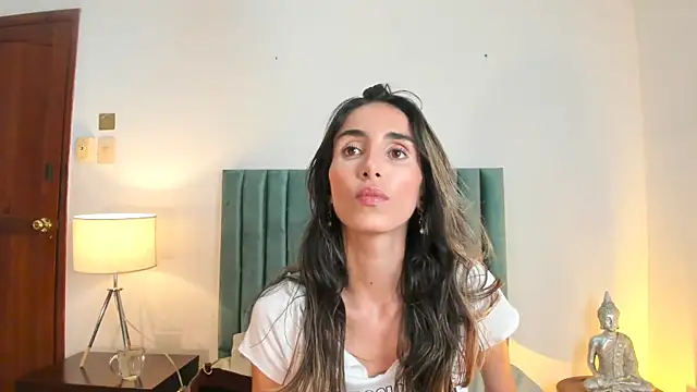 Snapshot of Nina_Cavaali chatting on 12-11-24, 06:20 Nina Cavaali online show from 12-11-24, 06:20