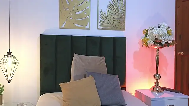 Snapshot of Nina_Cavaali chatting on 09-29-25, 02:33 Nina Cavaali online show from 09-29-25, 02:33