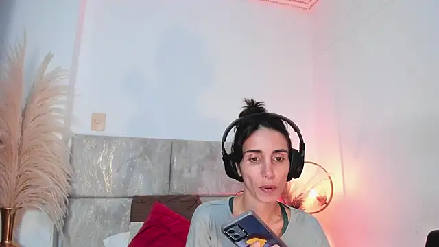 Snapshot of Nina_Cavaali chatting on 10-02-25, 06:26 Nina Cavaali online show from 10-02-25, 06:26