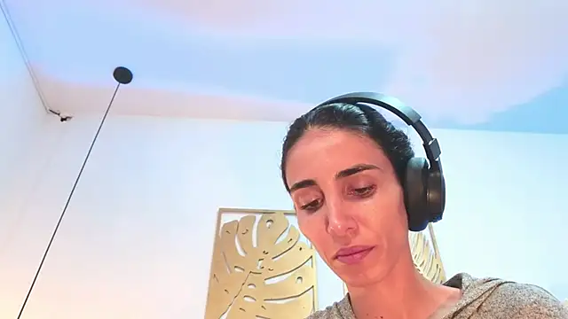 Snapshot of Nina_Cavaali chatting on 10-08-25, 06:16 Nina Cavaali online show from 10-08-25, 06:16
