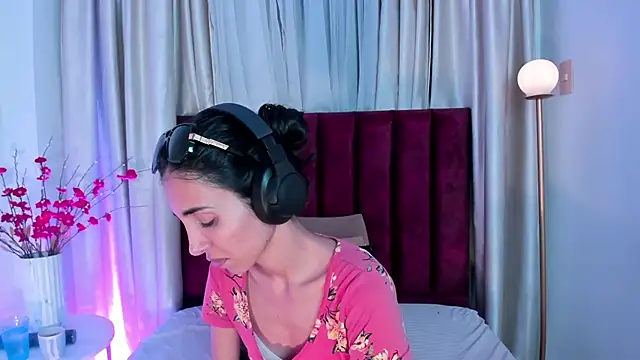 Snapshot of Nina_Cavaali chatting on 10-09-25, 06:28 Nina Cavaali online show from 10-09-25, 06:28
