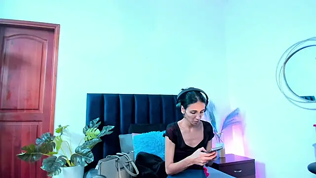 Snapshot of Nina_Cavaali chatting on 10-10-25, 06:18 Nina Cavaali online show from 10-10-25, 06:18